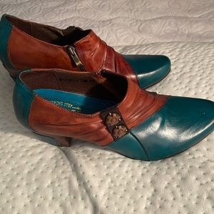 Brand new L’artiste ankle boots